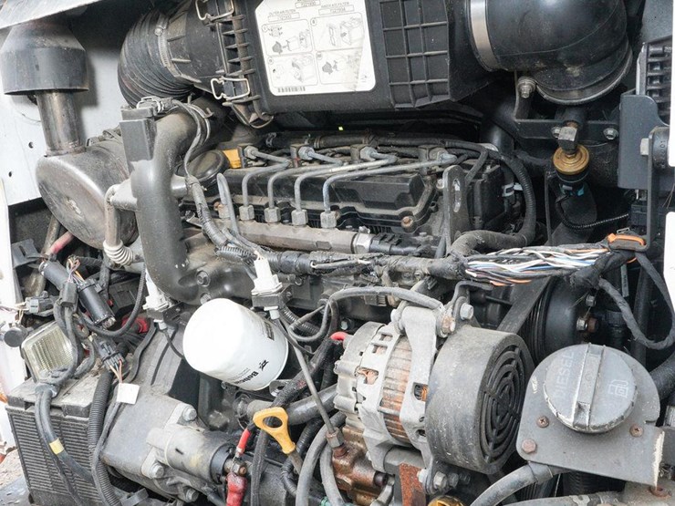 2015-bobcat-s650-image-48