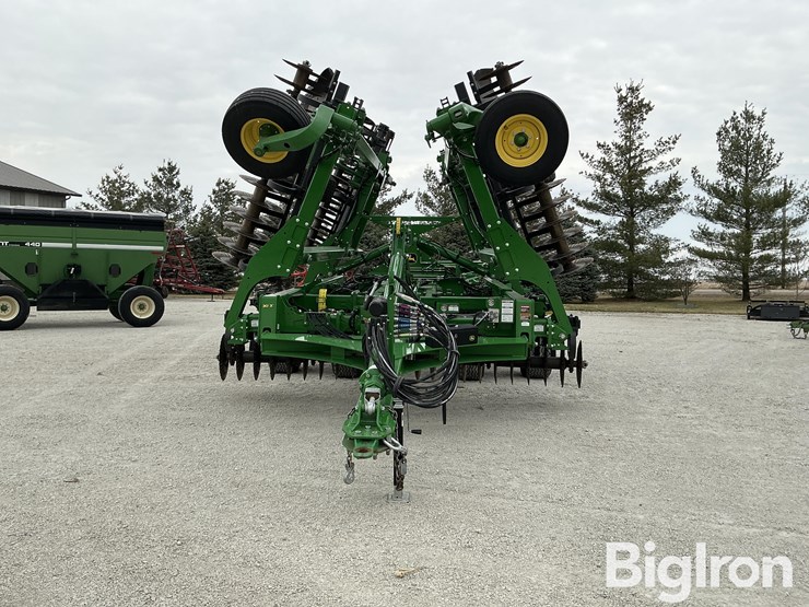 2022-john-deere-2660vt-image-2