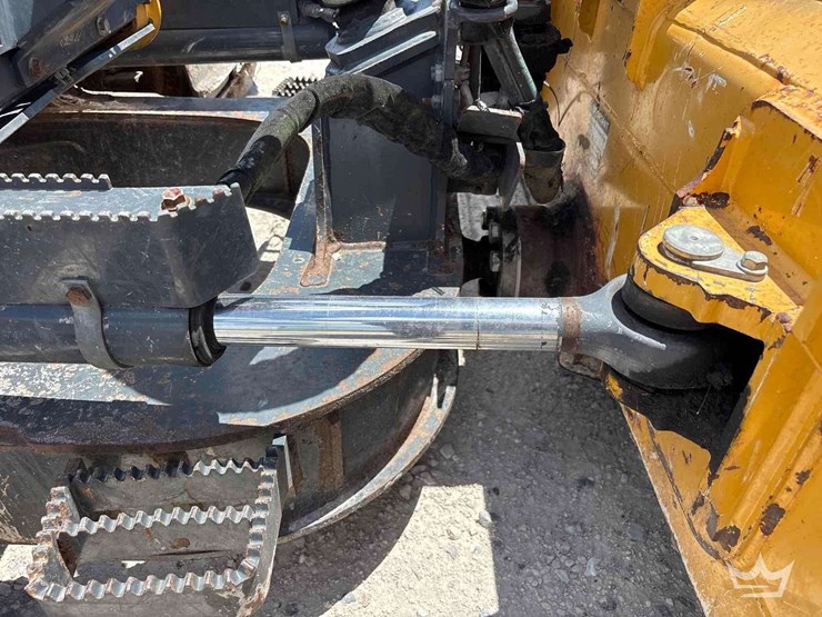 2018-deere-650k-image-57