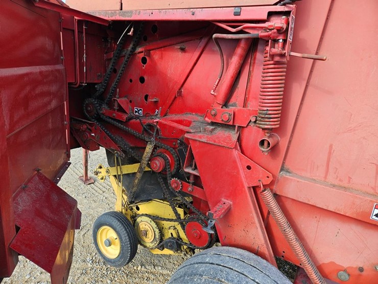 new-holland-664-image-24