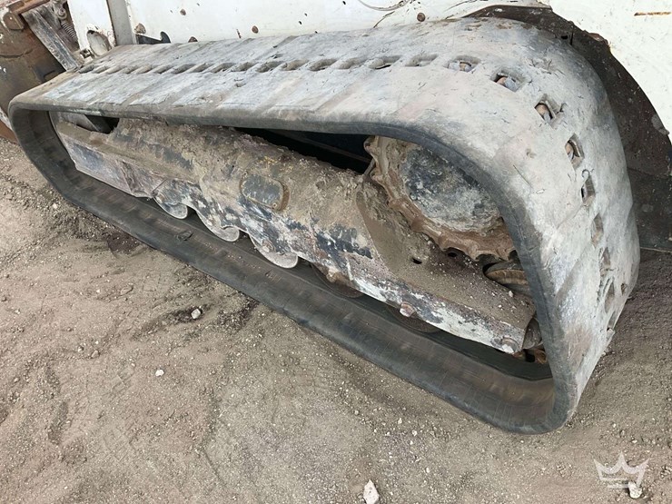 2022-bobcat-t740-image-23