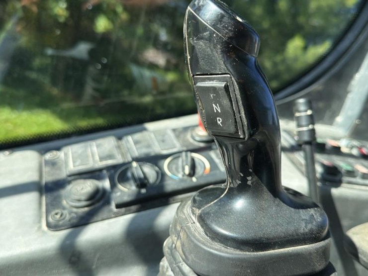 2016-john-deere-64-image-33