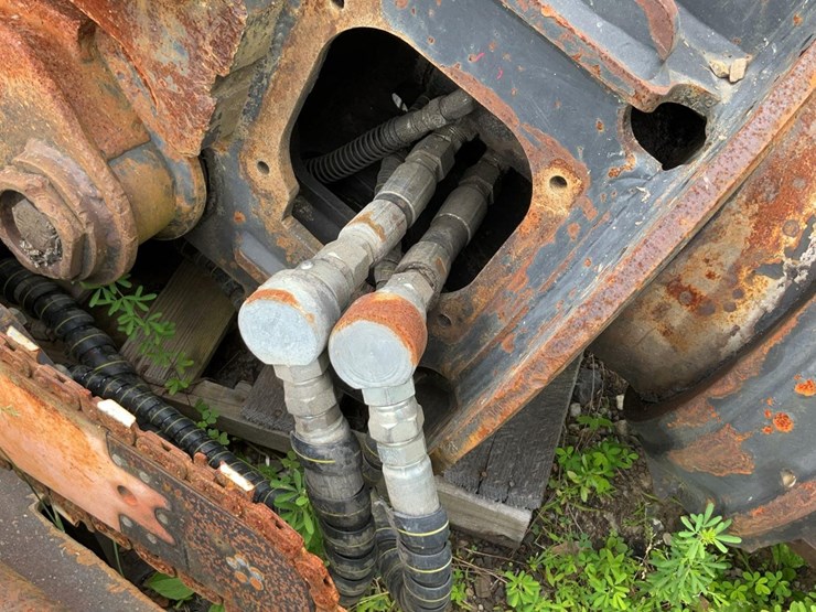 #144-•-rotobec-grapple-head-with-saw-image-8