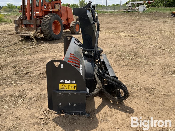 2023-bobcat-sb32-x-68-hydraulic-snow-blower-skid-steer-attachment-image-8