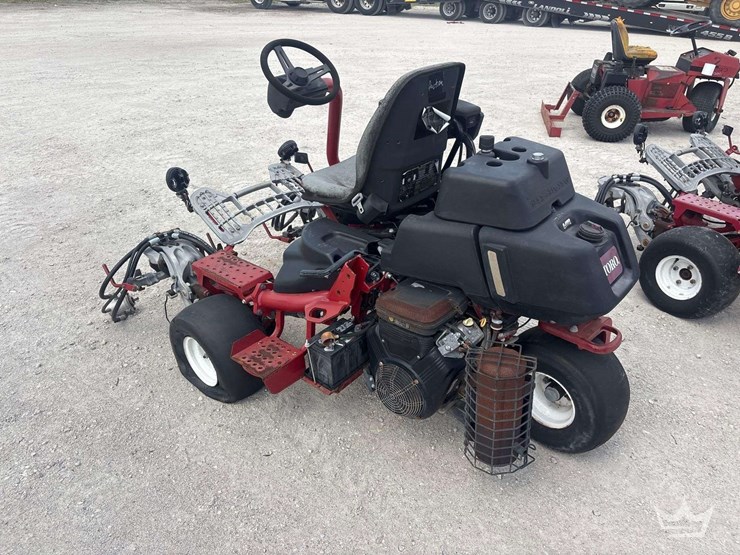 2015-toro-greensmaster-3300-triflex-commercial-greens-mower-image-4