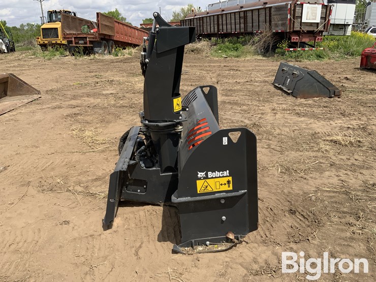 2023-bobcat-sb32-x-68-hydraulic-snow-blower-skid-steer-attachment-image-4