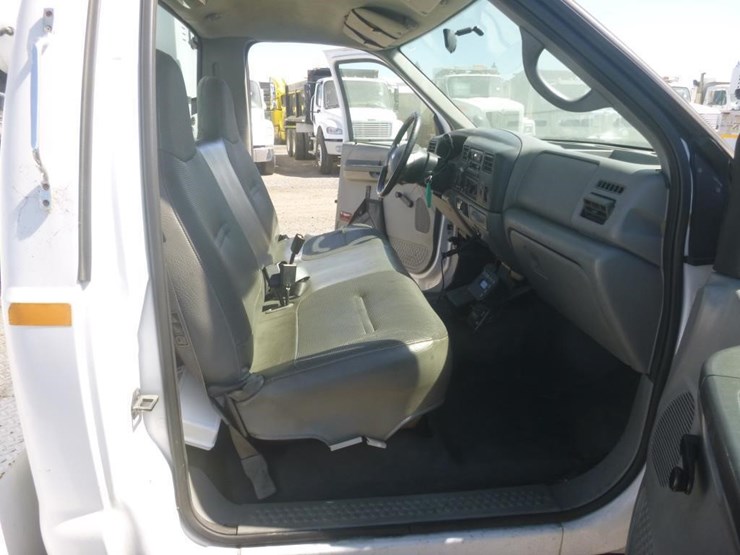 2002-ford-f550-image-21