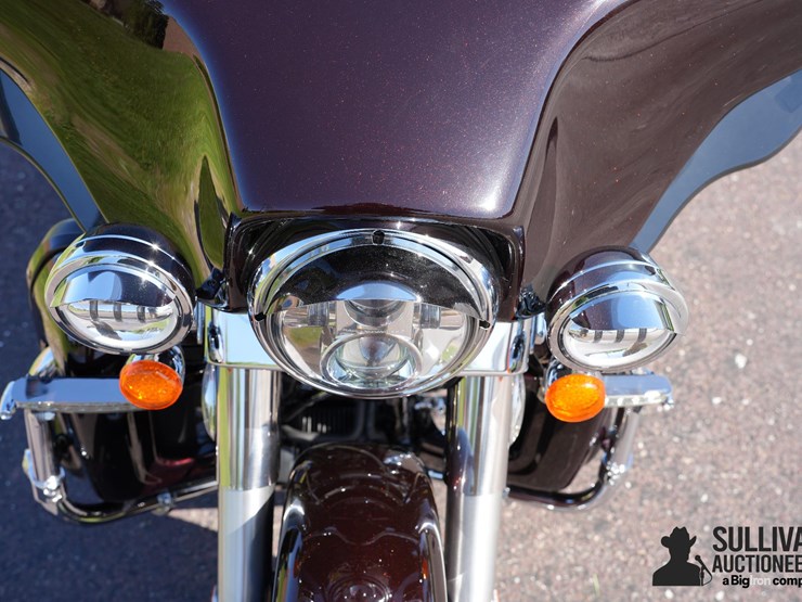 run-#10---2011-harley-davidson-flhx-motorcycle-image-14