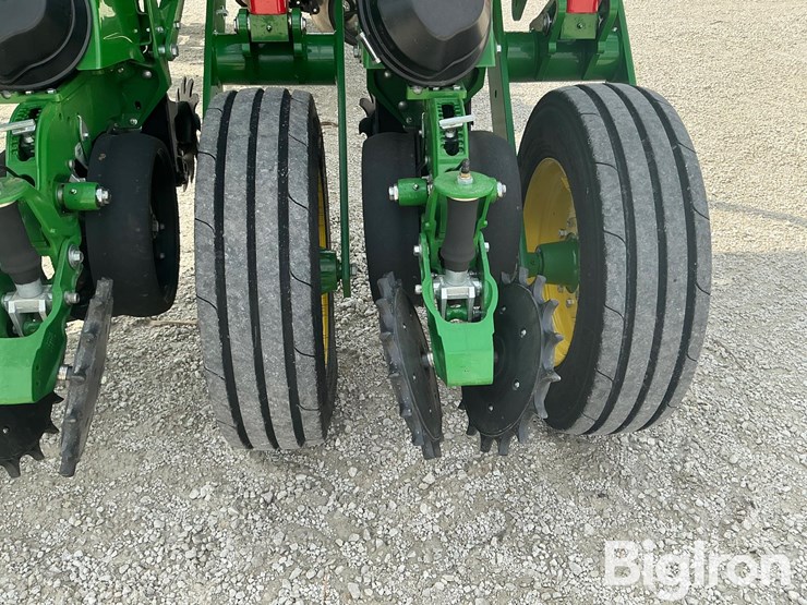 2022-john-deere-1775nt-image-16