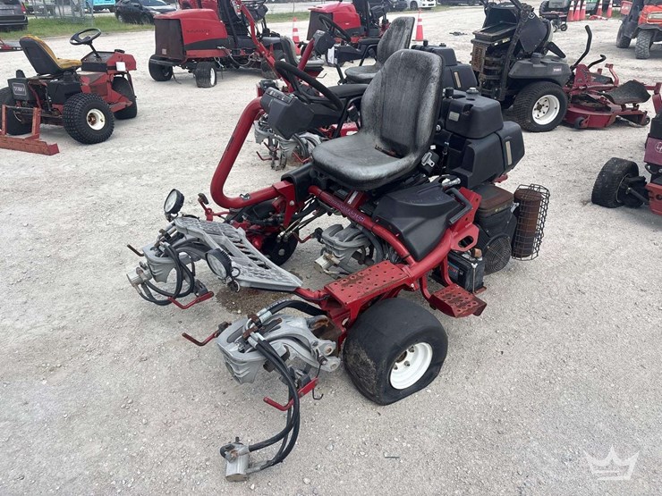2015-toro-greensmaster-3300-triflex-commercial-greens-mower-image-6