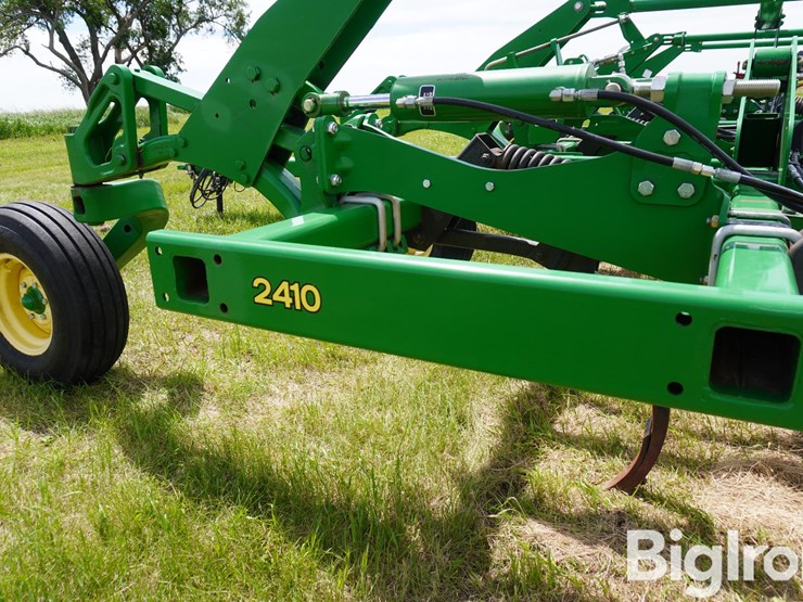 2013-john-deere-2410-image-10