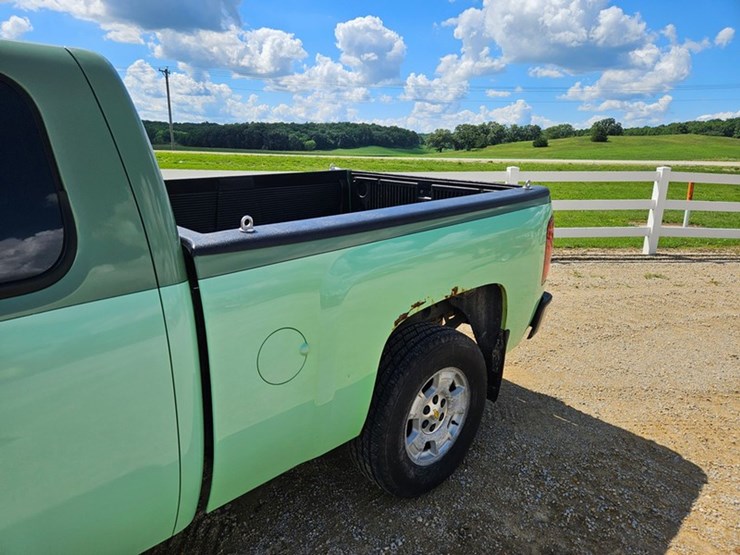 2010-chevrolet-2500-image-9