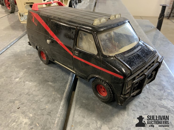 1983-ertl-the-a-team-van-w/mr.-t-action-figure-image-3