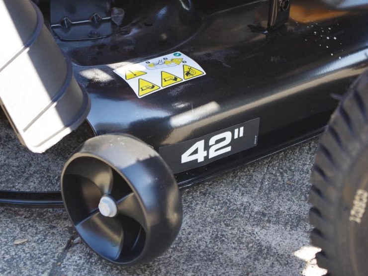 cub-cadet-xt1-lt42-image-5