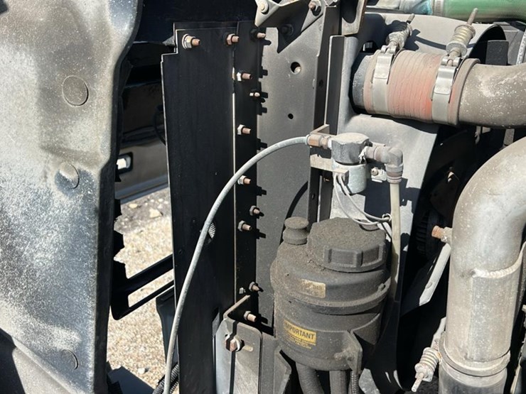 #153-•-1995-international-4700lp-heavy-duty-service-truck-image-12