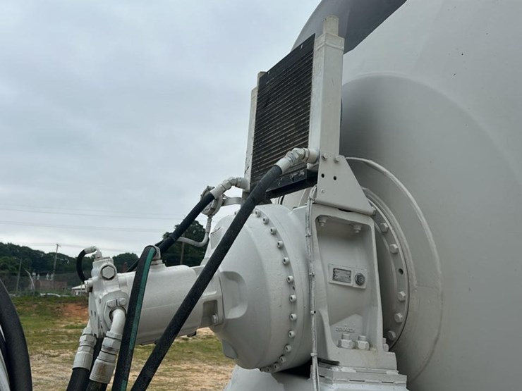 #152-•-2015-freightliner-concrete-mixing-truck-image-30