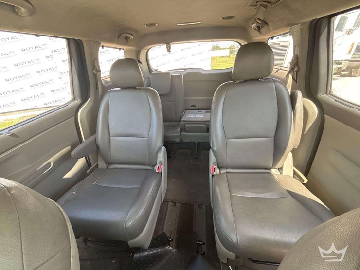 2016-kia-sedona-image-20