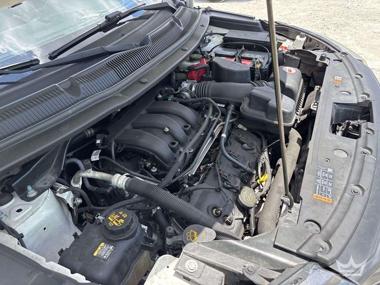 2016-ford-explorer-image-9