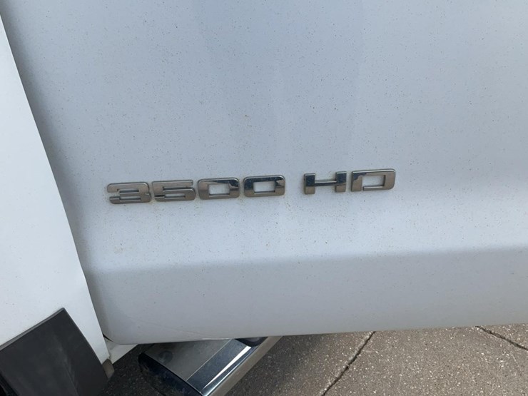 2015-chevrolet-3500-image-58