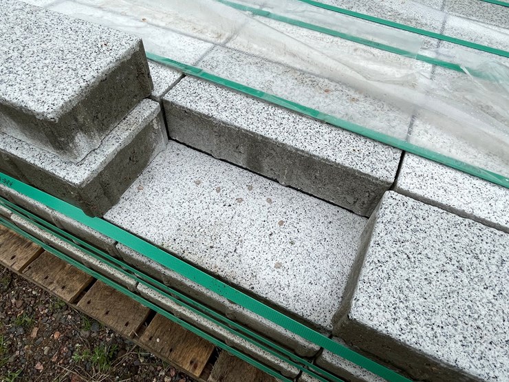 #4960-•-(2)-pallets-of-commercial-grade-patio-pavers-image-4