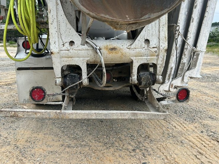 #152-•-2015-freightliner-concrete-mixing-truck-image-17