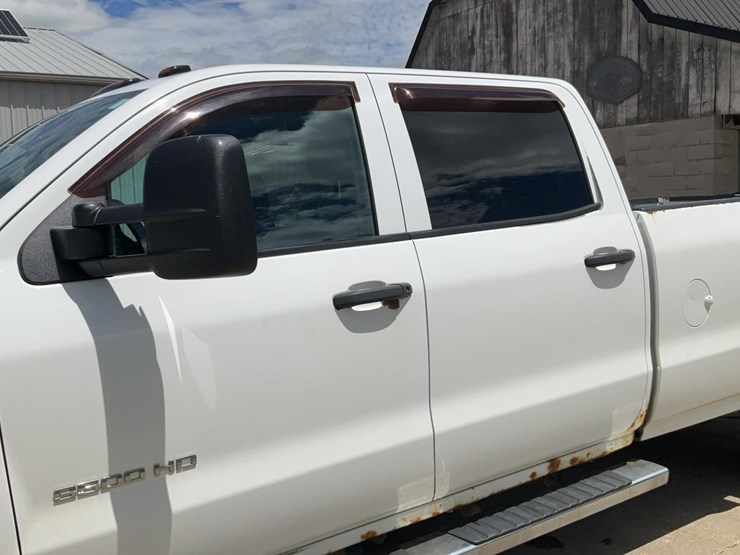 2015-chevrolet-3500-image-28