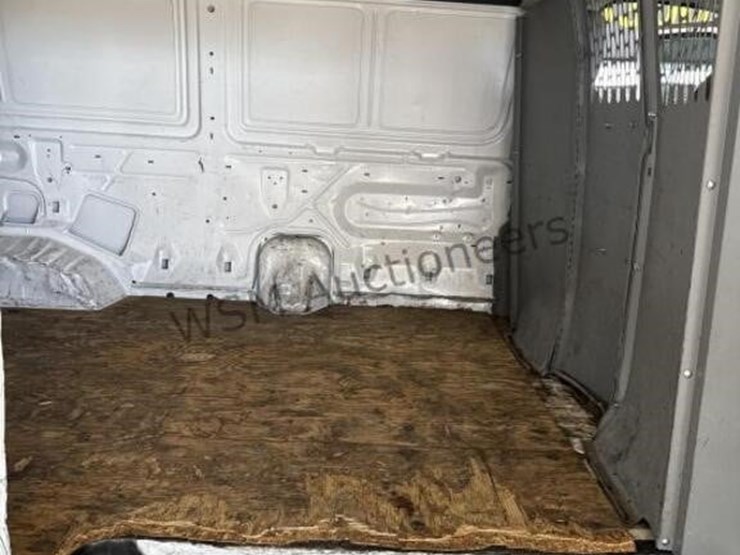 2013-ford-cargo-image-12