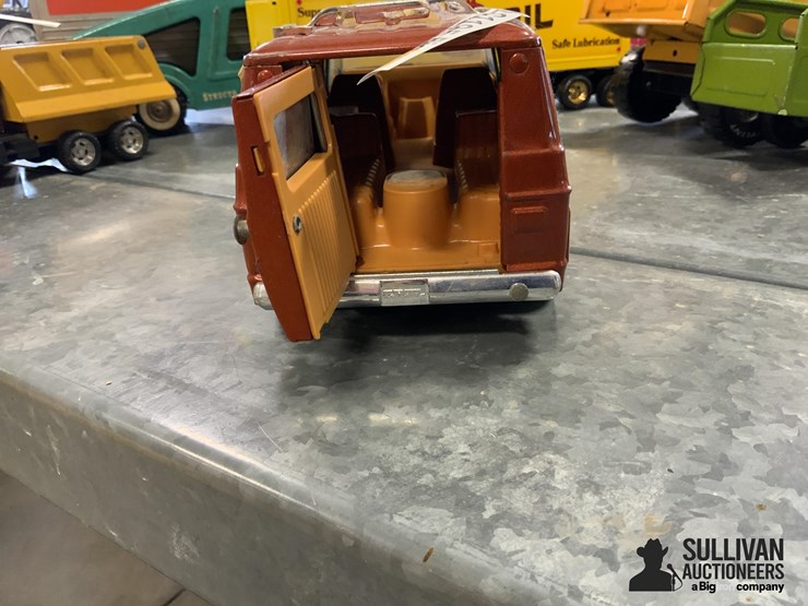 ertl-sandvan-toy-van-image-9