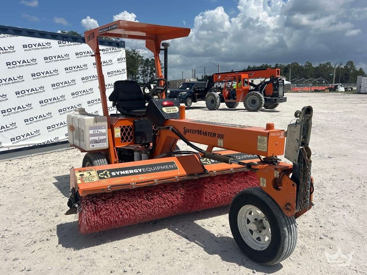 2019-laymor-sm300-towable-ride-on-rotating-sweeper-image-2