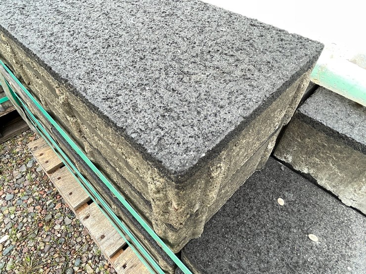 #4961-•-(2)-pallets-of-commercial-grade-patio-pavers-image-6