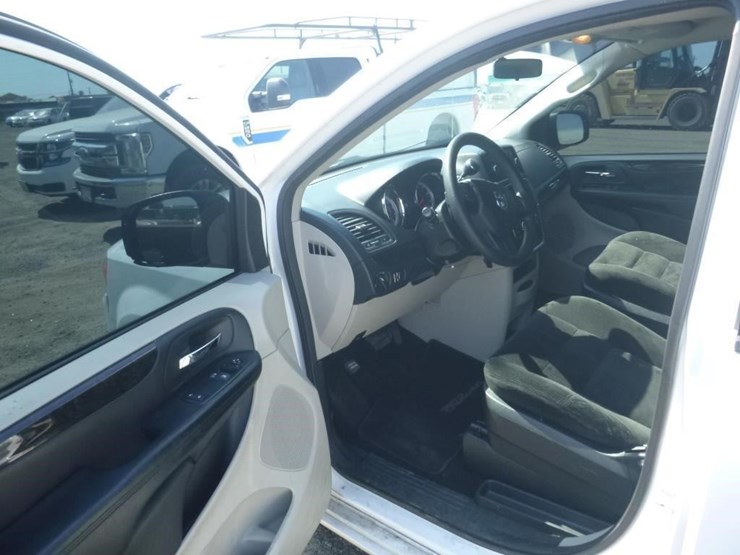 2017-dodge-grand-caravan-image-5