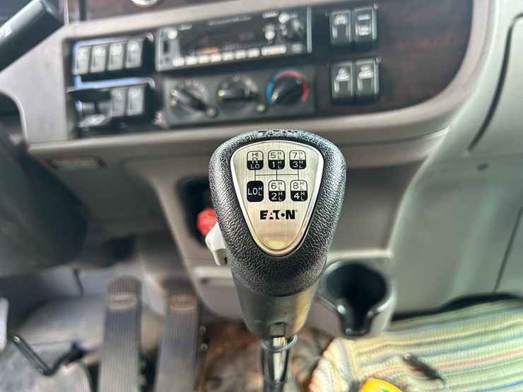 2024-peterbilt-389-image-15
