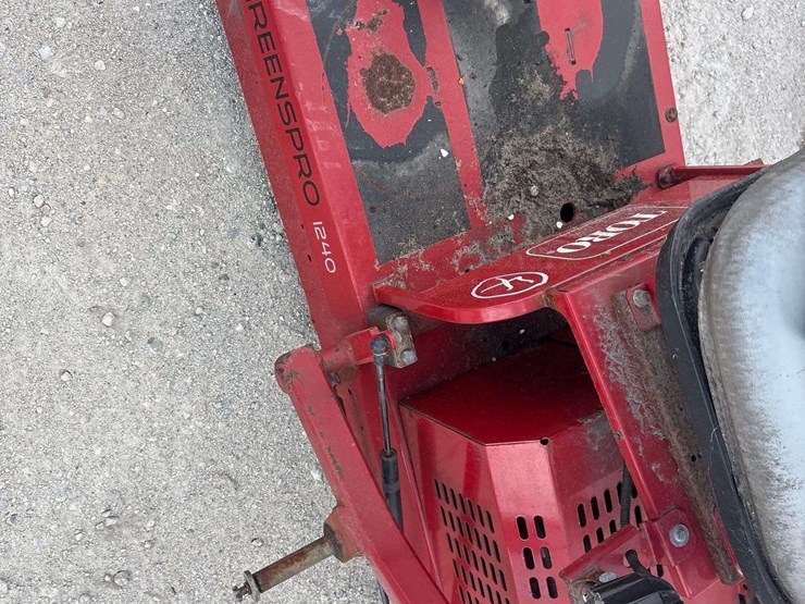2014-toro-greenspro-1240-turf-roller-image-6