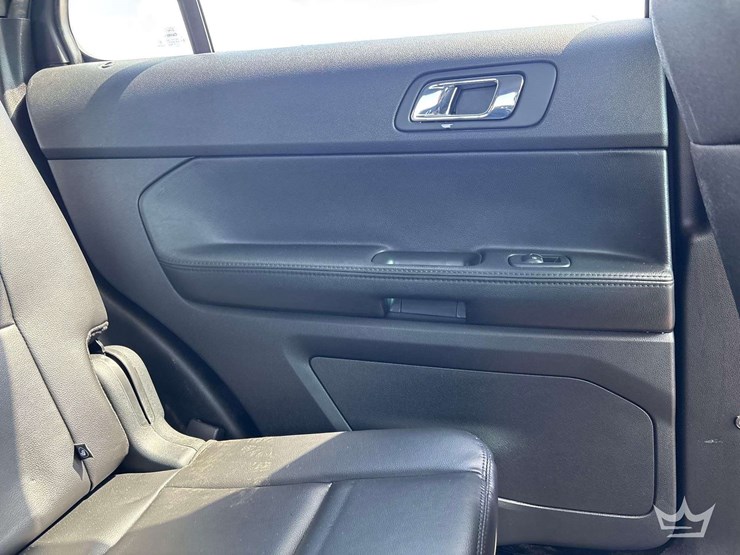 2018-ford-explorer-image-21