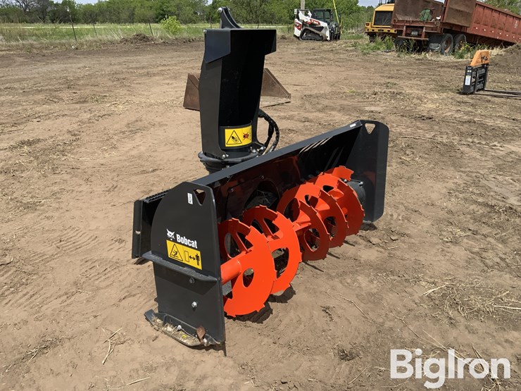 2023-bobcat-sb32-x-68-hydraulic-snow-blower-skid-steer-attachment-image-3
