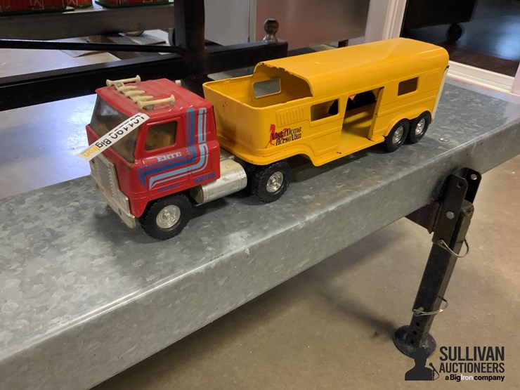 ertl-vista-dome-horse-van-and-truck-image-3