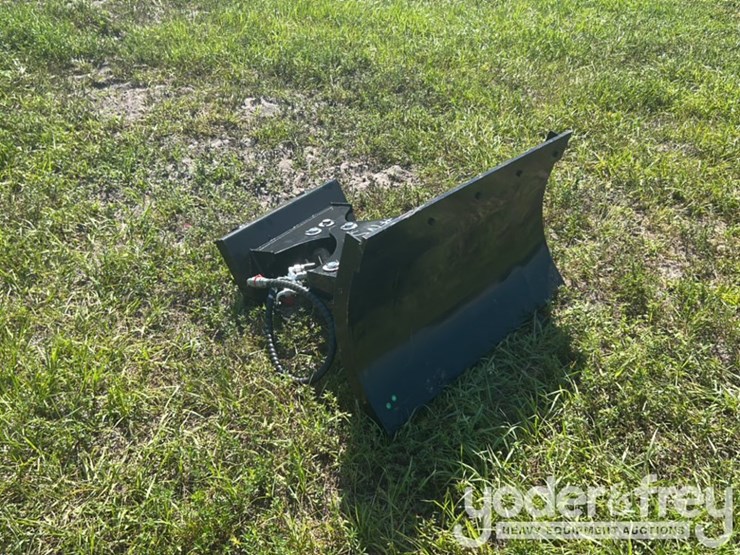 unused-sdlanch-snow-blade-to-suit-skidsteer-image-1