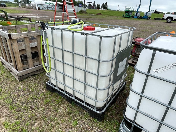 #4927-•-264-gallon-poly-tank-with-12v-electric-pump-image-3