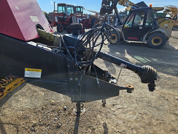 new-holland-590-image-39