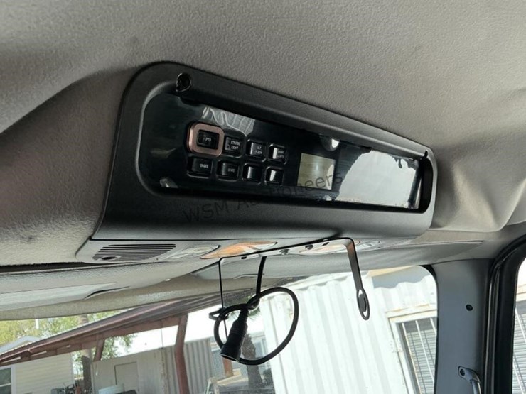 2013-freightliner-m2-106-image-37