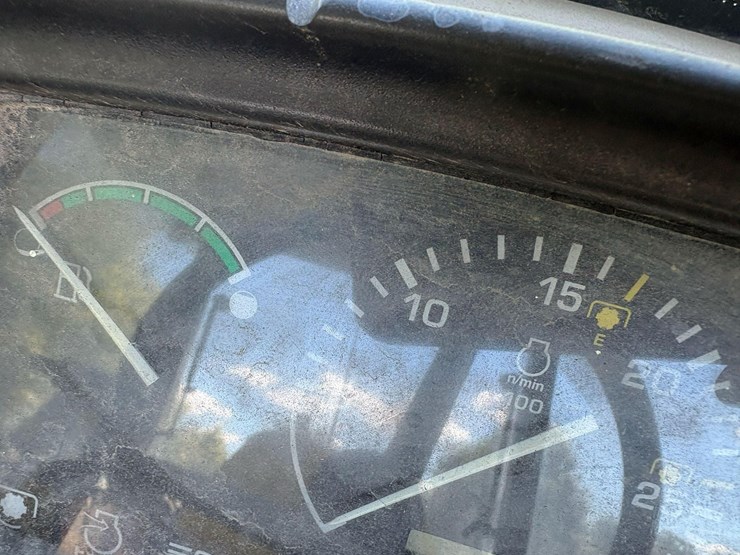 2004-john-deere-5520-image-2