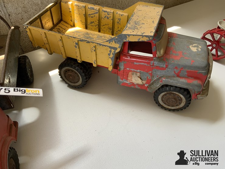 hubley-&-structo-toy-trucks-image-5