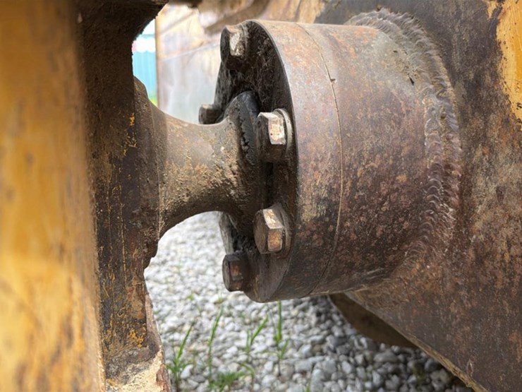 2004-deere-700h-image-57