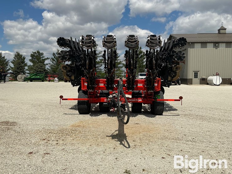 2017-kuhn-gladiator-1205-applicator-image-6