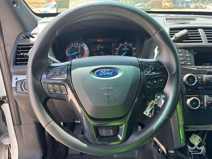 2018-ford-explorer-image-13