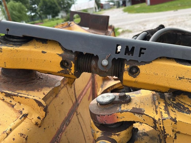 2004-deere-700h-image-46