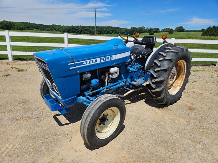1980-ford-4600-image-1