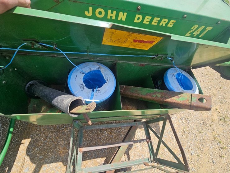 john-deere-24t-image-24