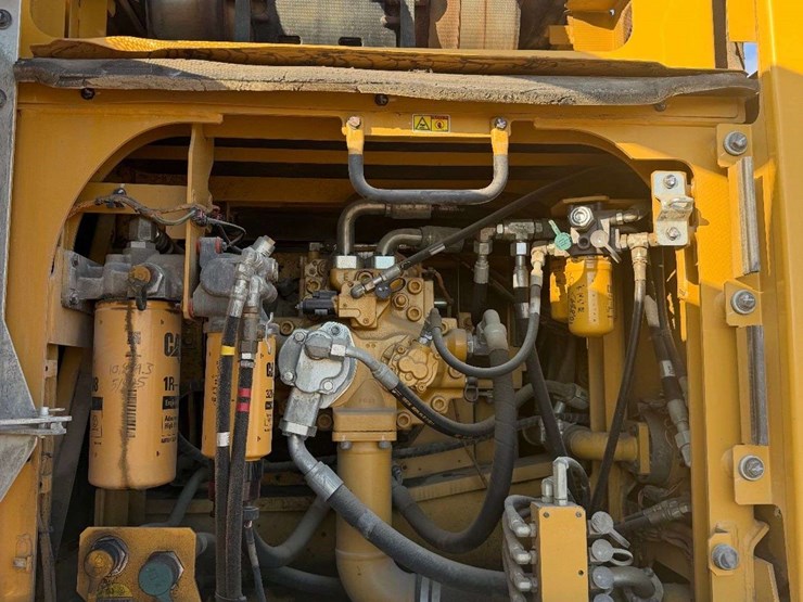 2014-caterpillar-336e-image-11