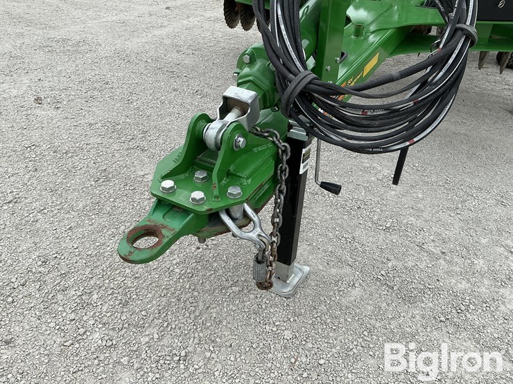 2022-john-deere-2660vt-image-10
